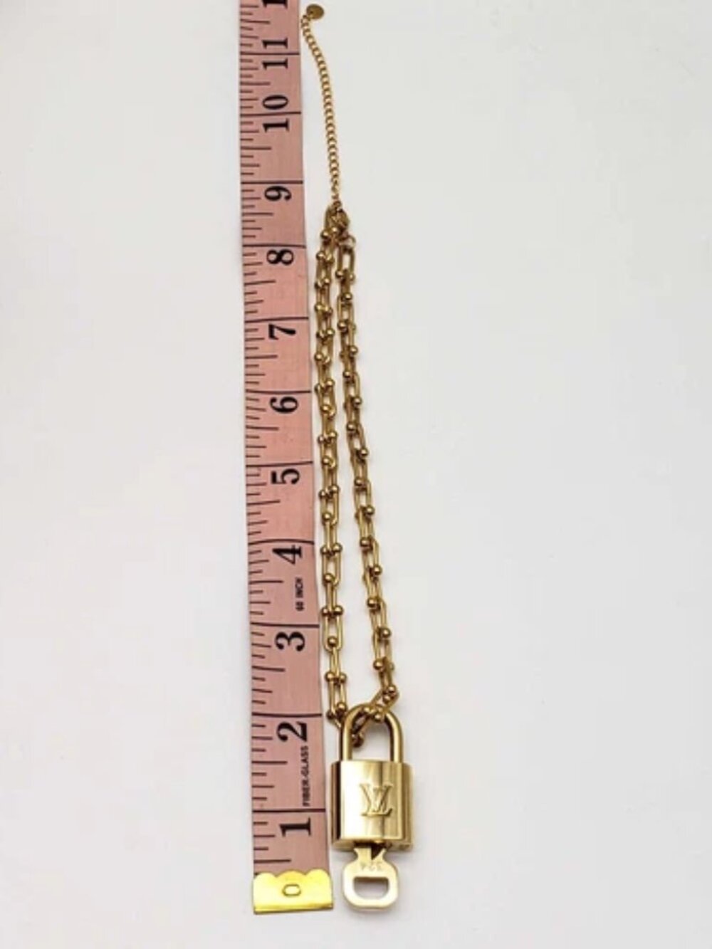 Gold-Plated Necklace with Authentic Louis Vuitton Padlock - Picture 4 of 8
